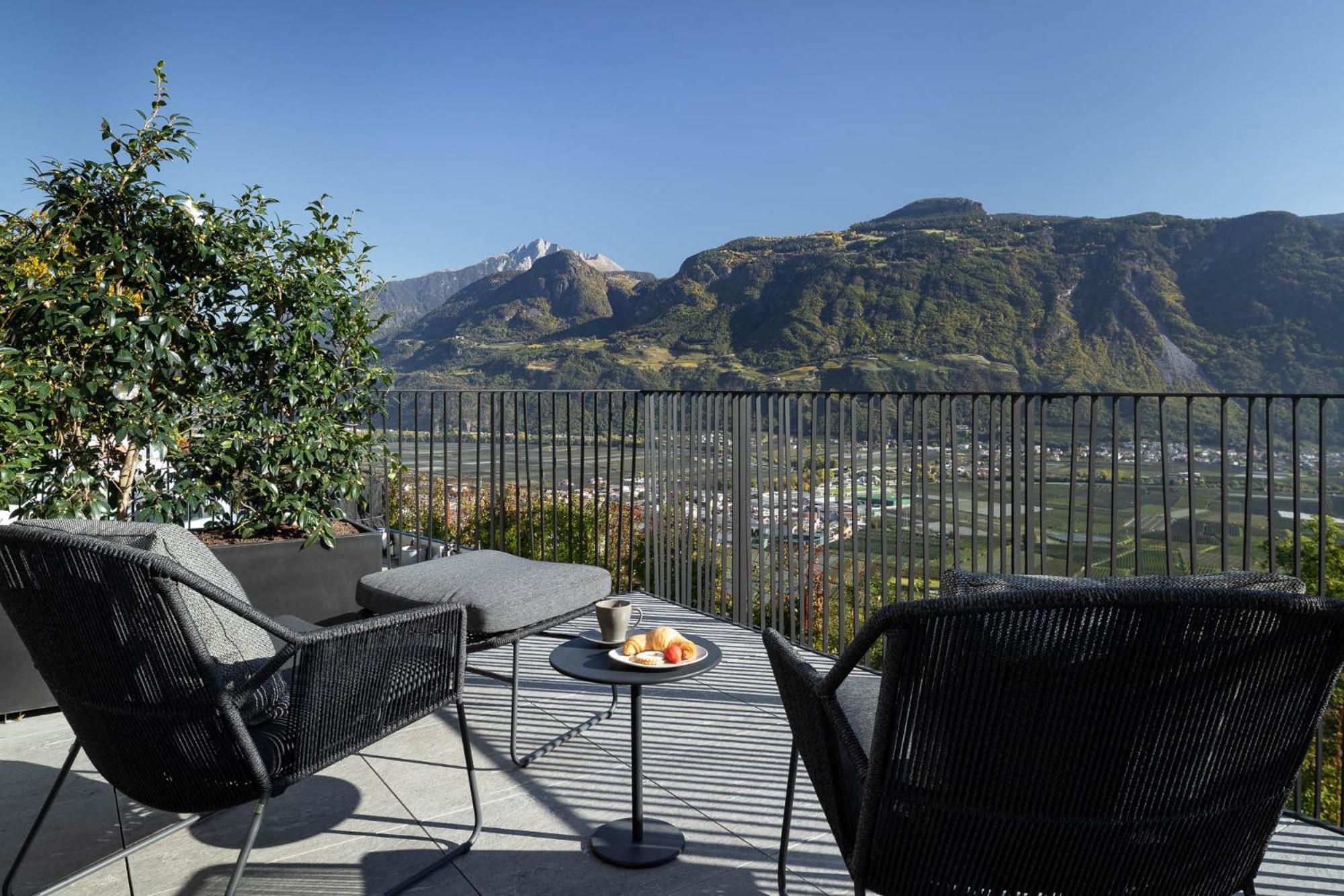 My Spring - Panoramic Suites Lana Room photo